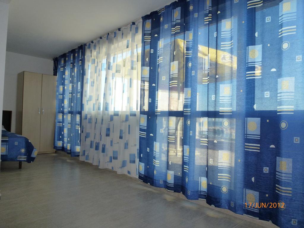 Family Hotel Magnolia Balcic Cameră foto
