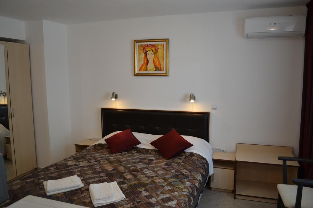 Family Hotel Magnolia Balcic Exterior foto